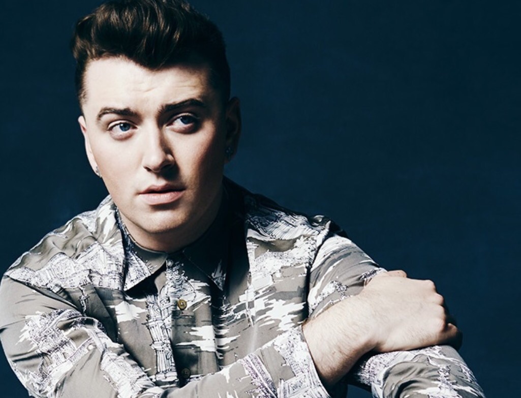 Sam smith wall. Sam Smith 00:45. Сэм Смит в траве фотосессии.