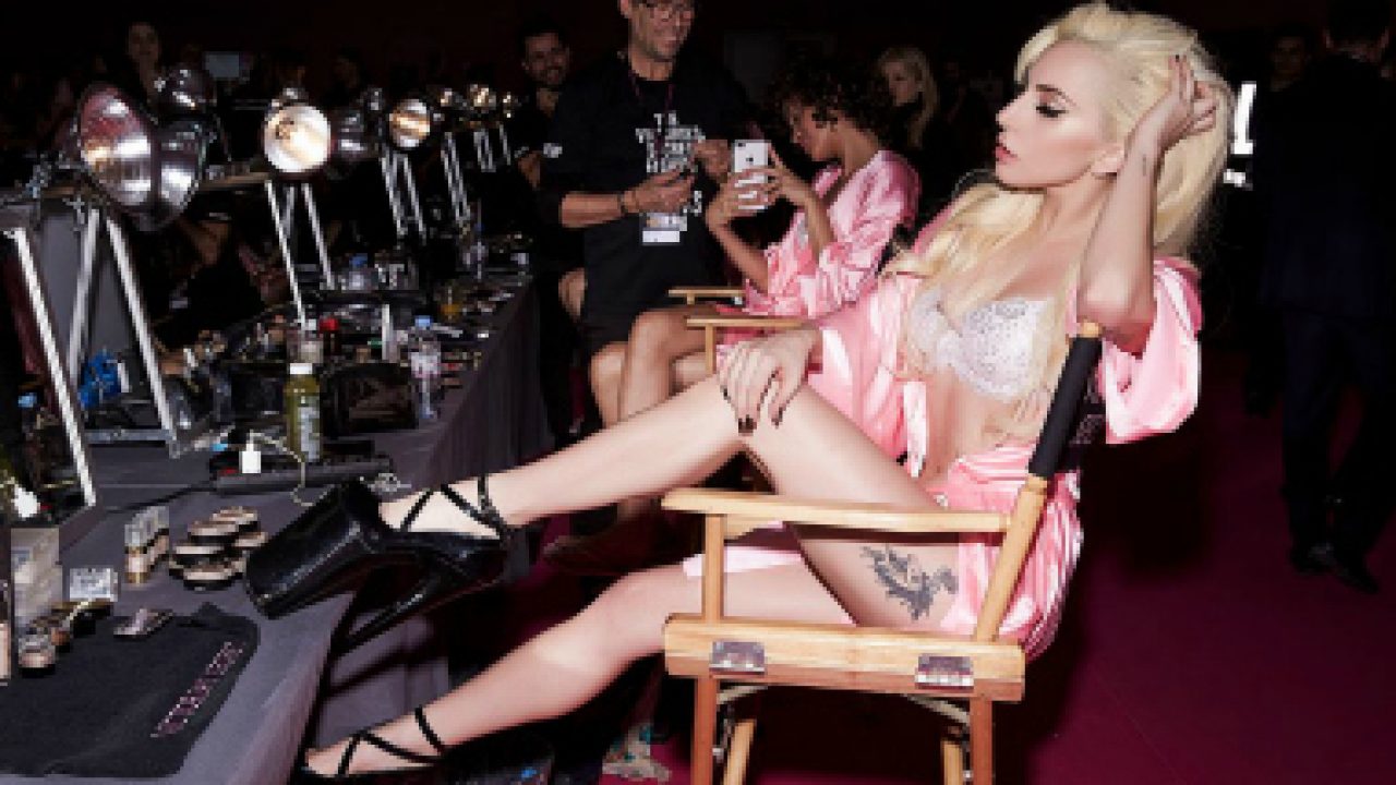Lady Gaga emociona a modelos en ropa interior 'Million Reasons' – jenesaispop.com