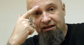 César Strawberry: «No puede convertirse la zafiedad en un delito porque estaríamos condenando toda la cultura pop desde los años 60 hasta hoy»