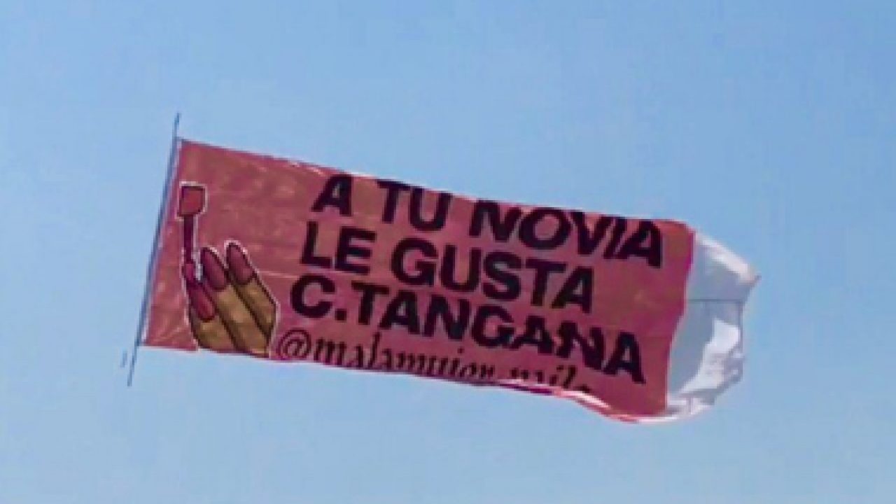 A tu novia le gusta ”: el mensaje que sobrevoló Barcelona el  pasado fin de semana – 