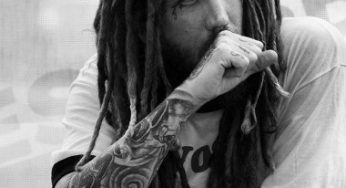 El guitarrista de Korn reconoce que sus palabras sobre el suicidio de Chester Bennington fueron “desafortunadas”