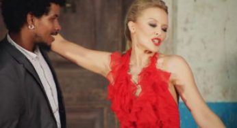 Kylie busca el amor pero es ella la que enamora en su divertido vídeo con Gente de Zona