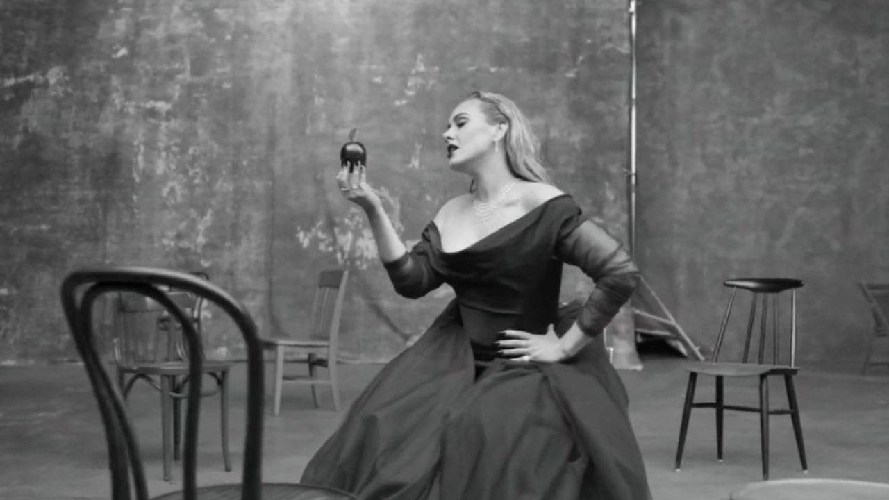 Adele seduce con un vestido de Louis Vuitton en el video de 'Oh My God