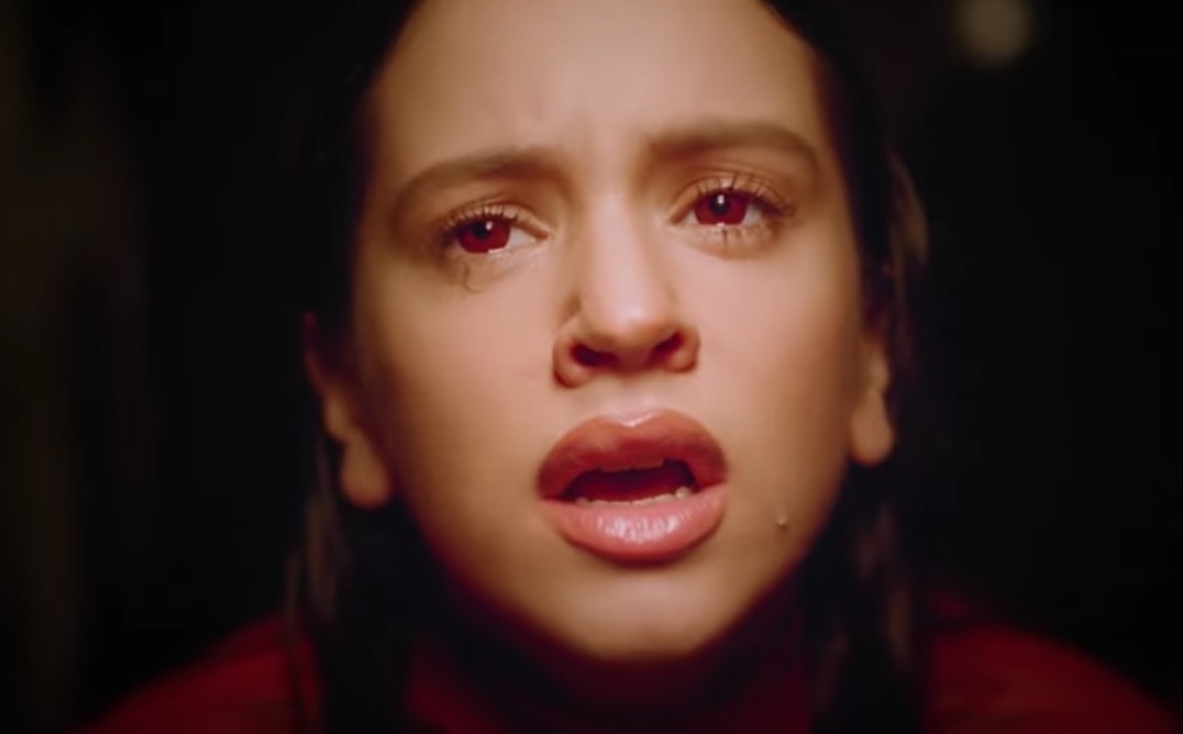 Rosalía llora despechá, Romeo Santos le ofrece 'El pañuelo'