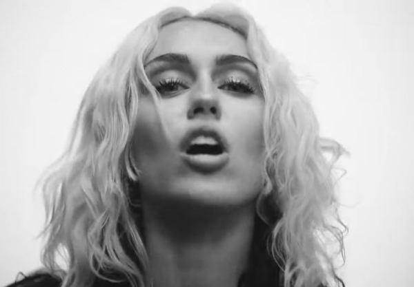 Miley Cyrus suena a "Paris, Lindsey, Britney" en la electro 'River'