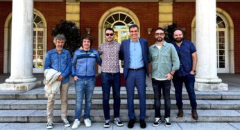 Pedro Sánchez recibe a Supersubmarina en la Moncloa