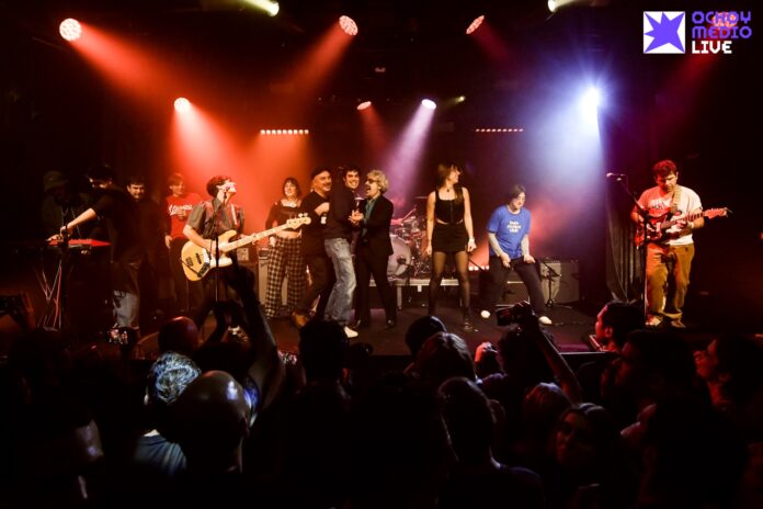 Triangulo_Amor_Bizarro_Ochoymedio_Live_diciembre_2025_Adrian_YR_10