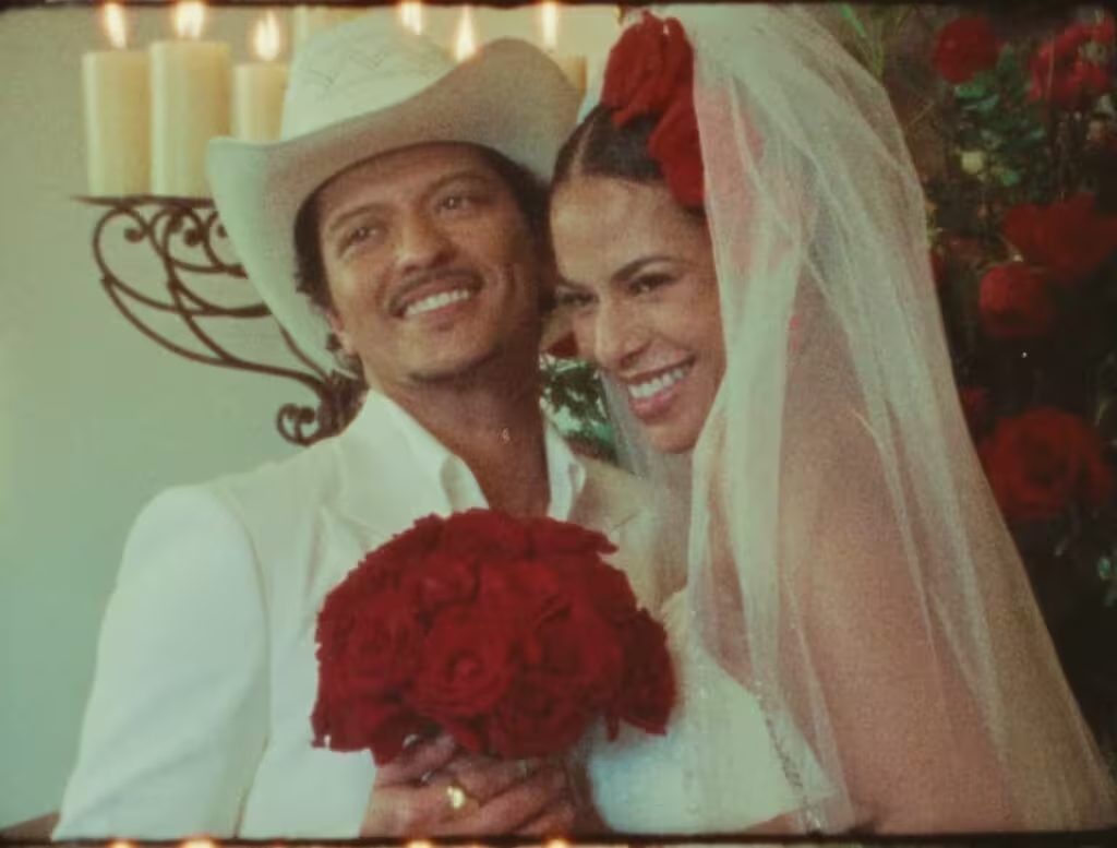 Bruno Mars se defiende de la ola swiftie
